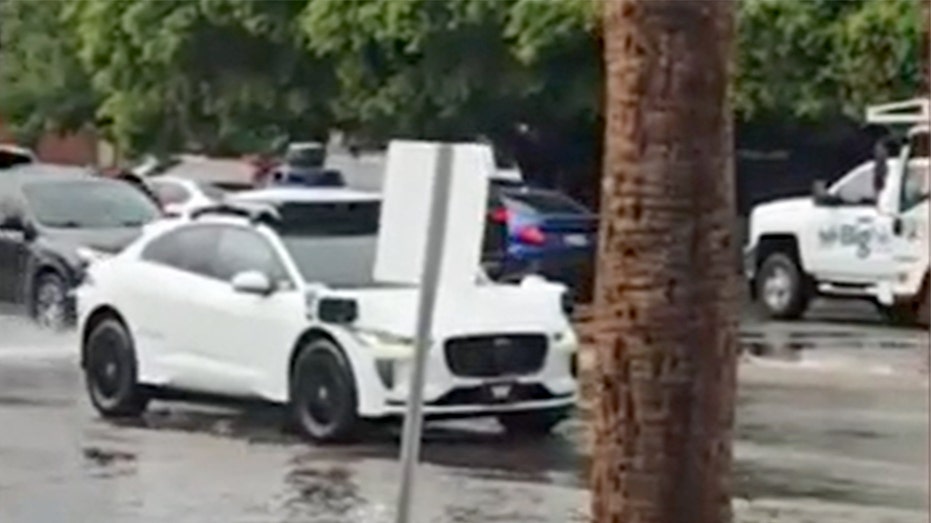 Video shows Waymo autonomous car blocking Phoenix traffic in flood