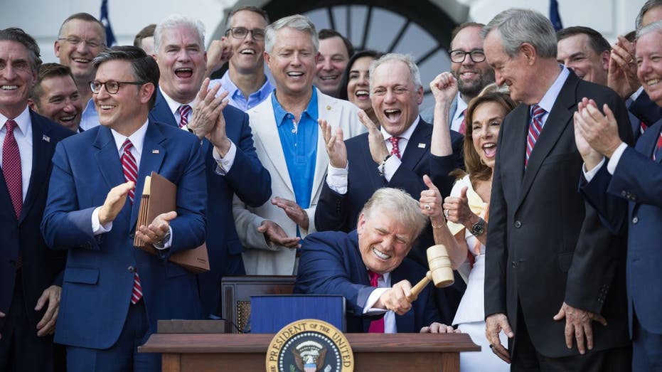 Federal budget deficit projected to reach $2.1 trillion in FY2026