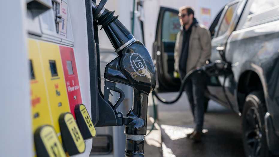 Americans cut lodging and food costs to offset gas prices this summer