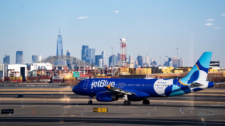 FAA outage snarls flights at Newark, JFK, LaGuardia airports
