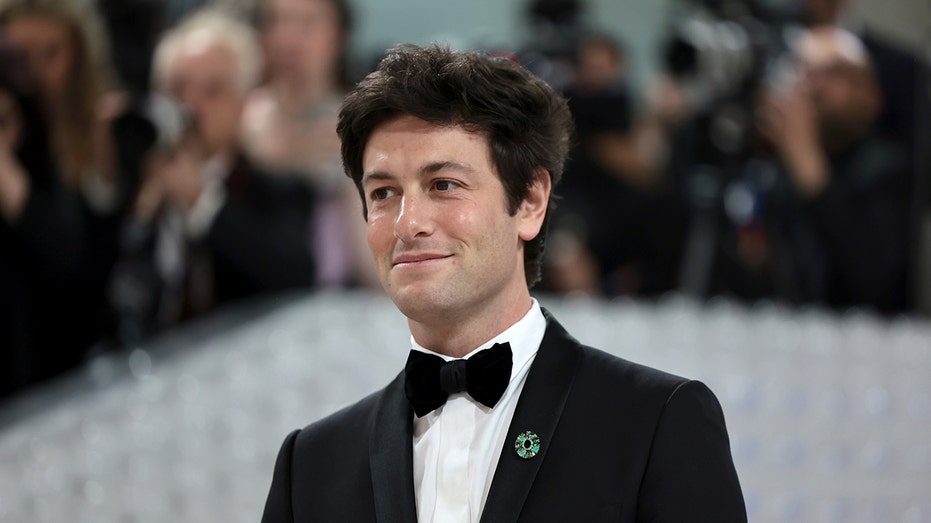 Lakers sell to Joshua Kushner, Bob Iger for $12.5 billion