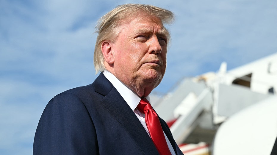 US Mint starts selling $1 coins that feature President Trump’s face