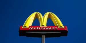 How McDonald’s can learn from other fast-food giants in recovering from the deadly E. coli outbreak