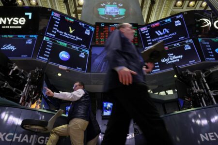 US stocks seen outperforming global peers in 2025