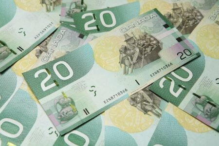 USD/CAD depreciates to near 1.4400 as improved Oil prices support the Canadian Dollar