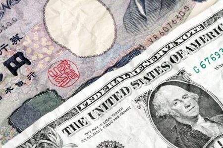 Japanese Yen seems vulnerable near multi-month low against USD amid BoJ uncertainty