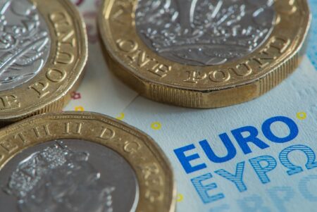 EUR/GBP holds above 0.8300 on BoE dovish bets