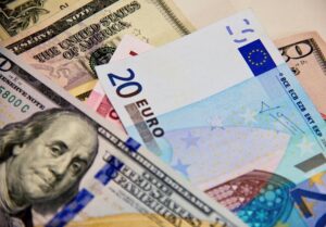 EUR/USD Price Analysis: Slight end-of-week rebound fails to break key resistance