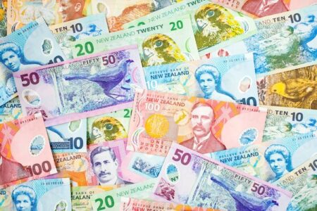 NZD/USD remains on the defensive near 0.5600 in thin year-end trading