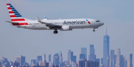 American Airlines flights back in the air after a technical issue grounded all of its planes across the US