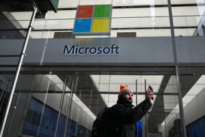 Microsoft seen as must-own stock, HPE upgraded By Investing.com