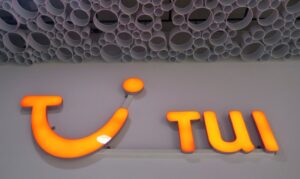 TUI shares slip despite strong FY24, booking slowdown weighs By Investing.com