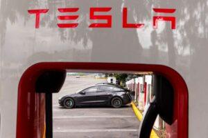 Trump team suggests ending Tesla-opposed crash-reporting rule