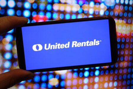 What’s Happening With United Rentals Stock?