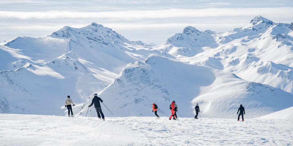 I’m a lifelong skier. There are 6 mistakes I always see beginners make on the slopes.