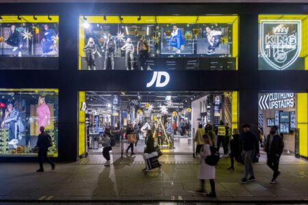 JD Sports cuts profit outlook, shares tumble By Investing.com