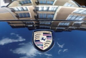 Porsche warns of volume decline in 2025 amid supply chain woes and China weakness By Investing.com