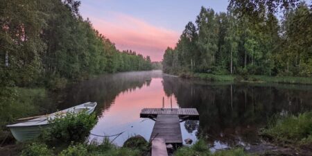 I gave up my career at 55 to move to a cabin in Finland with my best friend. I get why locals are so happy — now I am, too.