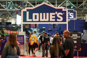 What’s Happening With Lowe’s Stock?