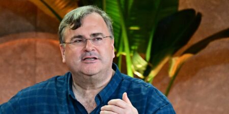 Finding AI unhelpful? Reid Hoffman says you’re not trying hard enough.