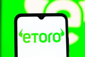 Is eToro Stock A Better Pick Than Robinhood?