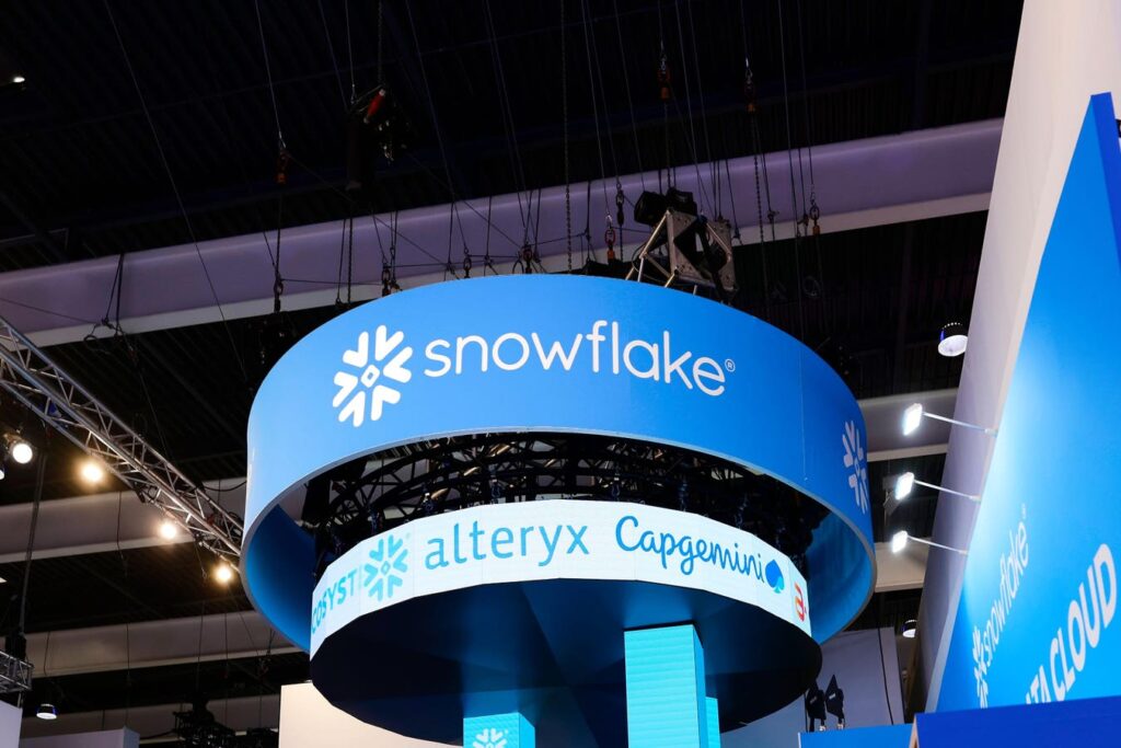 Buy Snowflake Stock As AI Set To Power Earnings?