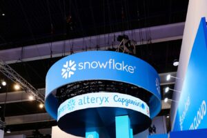 Buy Snowflake Stock As AI Set To Power Earnings?