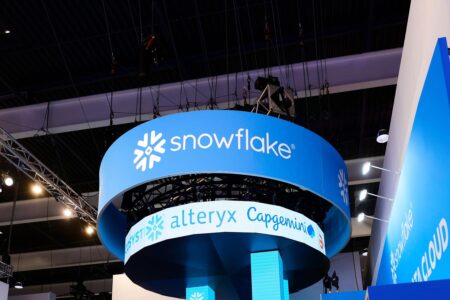 Buy Snowflake Stock As AI Set To Power Earnings?