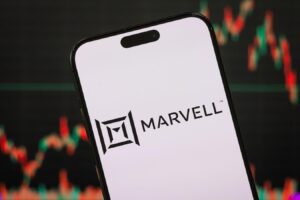 Buy or Sell MRVL Stock Ahead of Its Earnings?