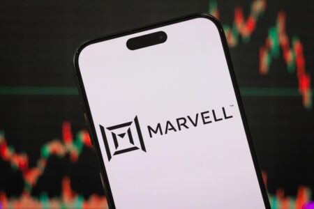 Buy or Sell MRVL Stock Ahead of Its Earnings?