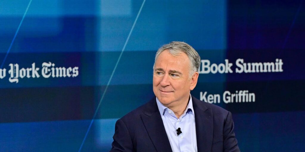 Here’s How Hedge Funds Performed in a Chaotic April