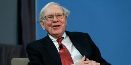 Warren Buffett: I’m Not ‘Noble’ Enough to Grow Cash Pile for Greg Abel