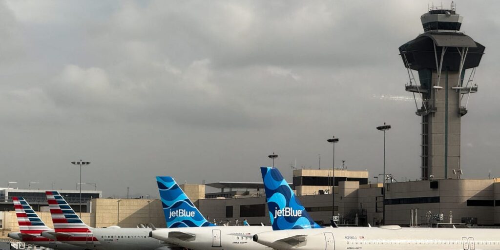Crew Put Out Fire After Battery Charger Caught Alight on JetBlue Flight