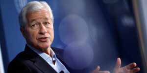 Jamie Dimon Says He’s a US ‘Patriot’ but Sees How Far China’s Come