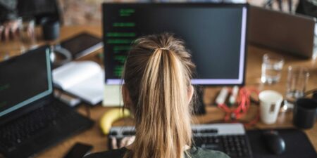 Amazon Exec Says Junior Coders Have the Most to Gain From AI