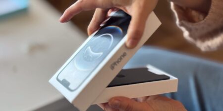 A Made-in-USA iPhone Could Cost 00, Analyst Says