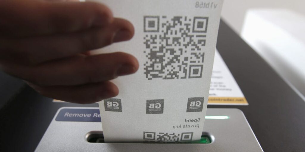 Doctor Studying Toxic Chemicals Explains Why He Avoids Receipts