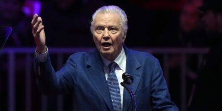 Jon Voight Says He Wants to Help Trump ‘Make Hollywood Great Again’