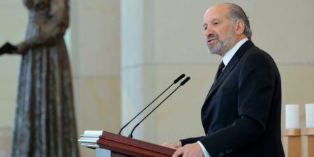 Lutnick Says Future ‘Great Jobs’ Will Be Fixing Robots in Factories