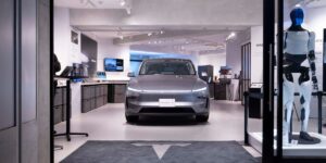 Tesla’s Robotaxi Debut Will Have a Lot of Teleoperators, Analyst Says