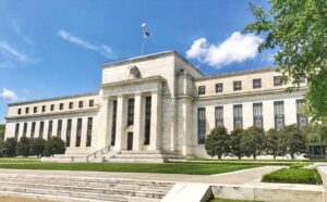 S&P To Crash 50%? Trump Calls Jerome Powell “Dumbest”