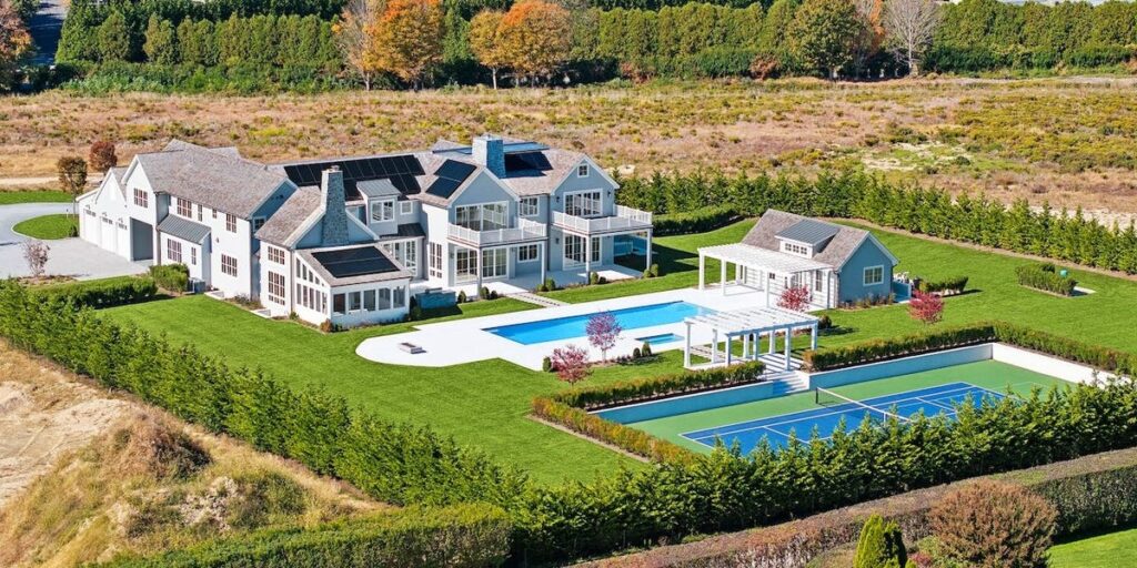 The Economy’s Volatile, but the Hamptons Are Booming