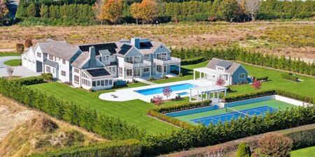 The Economy’s Volatile, but the Hamptons Are Booming