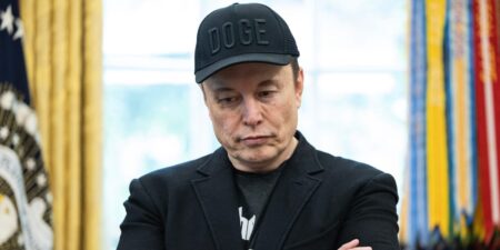 Elon Musk Says SpaceX to ‘Decommission’ Dragon Ship After Trump Threat