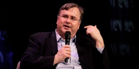 LinkedIn Cofounder Reid Hoffman Says AI Won’t Cause Job Market ‘Bloodbath’