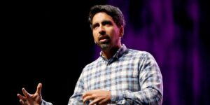 Khan Academy CEO Says AI Won’t Replace Teachers
