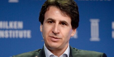 Apollo Pulls Back on Recruiting Juniors for 2027 Associate Jobs