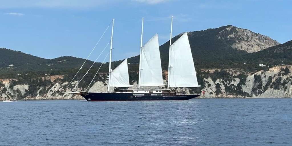 Jeff Bezos’ Yacht: Everything to Know About 0M Koru