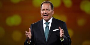 Paul Tudor Jones Warns AI Threatens Jobs, May Revolutionize Education
