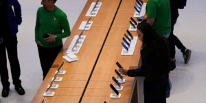 Apple Could Raise the Price of Some iPhone 17 Models, Analyst Says